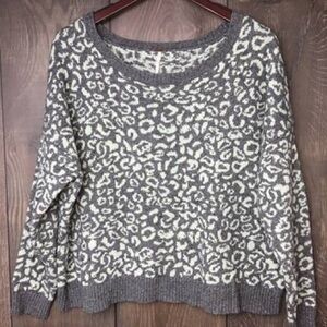 Elegant Gray and Cream Leopard Sweater